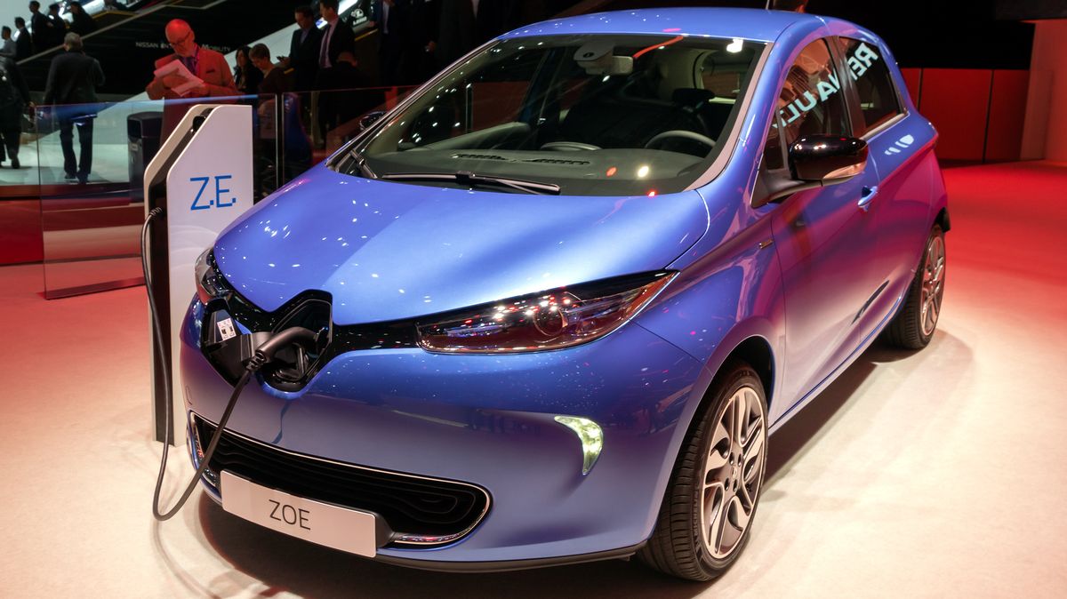 Francie oseká dotaci na elektromobil pro lidi s vyšším příjmem